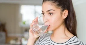 ماذا يحدث عند تناول المياة الفوارة ؟