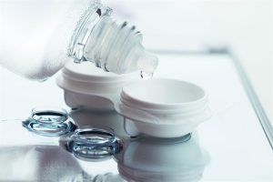 الحساسية تجاه محلول العدسات
