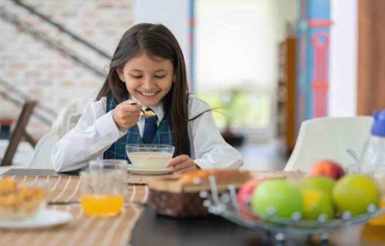 أهمية تناول وجبة الإفطار الصحية قبل الذهاب إلى المدرسة