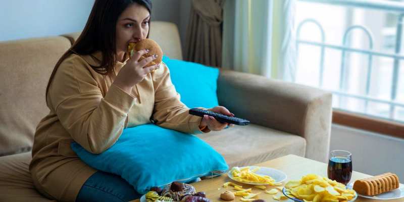 تناول الوجبات الخفيفة باستمرار