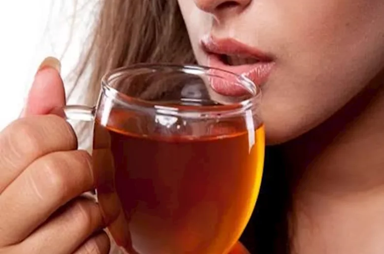 رحلة دخول الكافيين إلى الجسم مع شرب الشاي