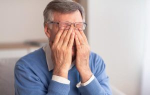 عوامل خطر ظهور العوامات في العين