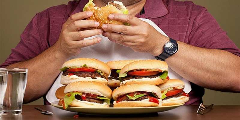 الافراط والإسراع في تناول الطعام