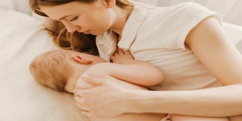 تأثير الدورة الشهرية الأولى بعد الولادة على كمية حليب الثدي