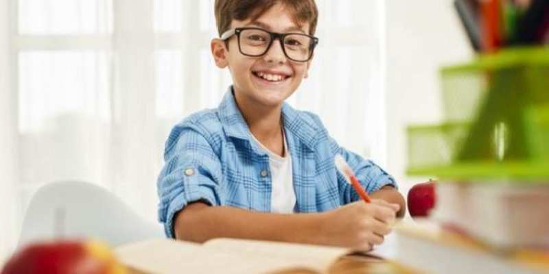 كيفية حماية الأطفال من مشاكل الجلوس بوضعيات غير صحيحه